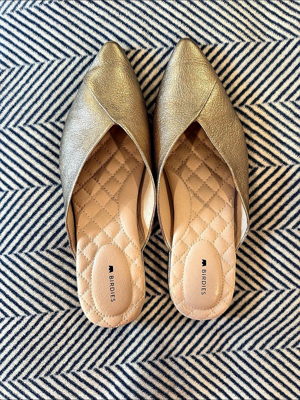 Birdies The Swan Gold Pointed-Toe Flats US 9